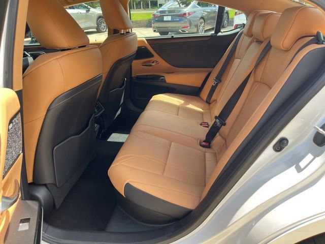Used 2023 Lexus ES 300h Ultra Luxury w/ Accessory Package (Z1) FWD image 38