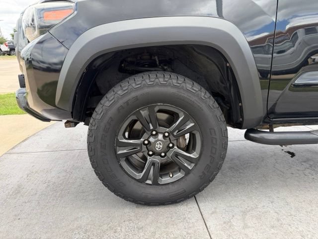 Used 2017 Toyota Tacoma TRD Sport w/ Tow Package AWD/4WD image 4