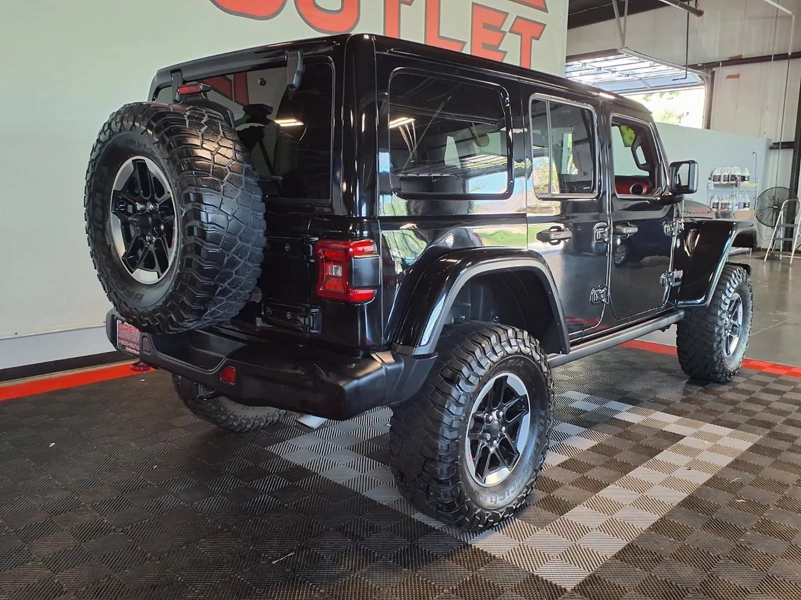 Used 2018 Jeep Wrangler Unlimited Rubicon w/ Dual Top Group AWD/4WD image 7
