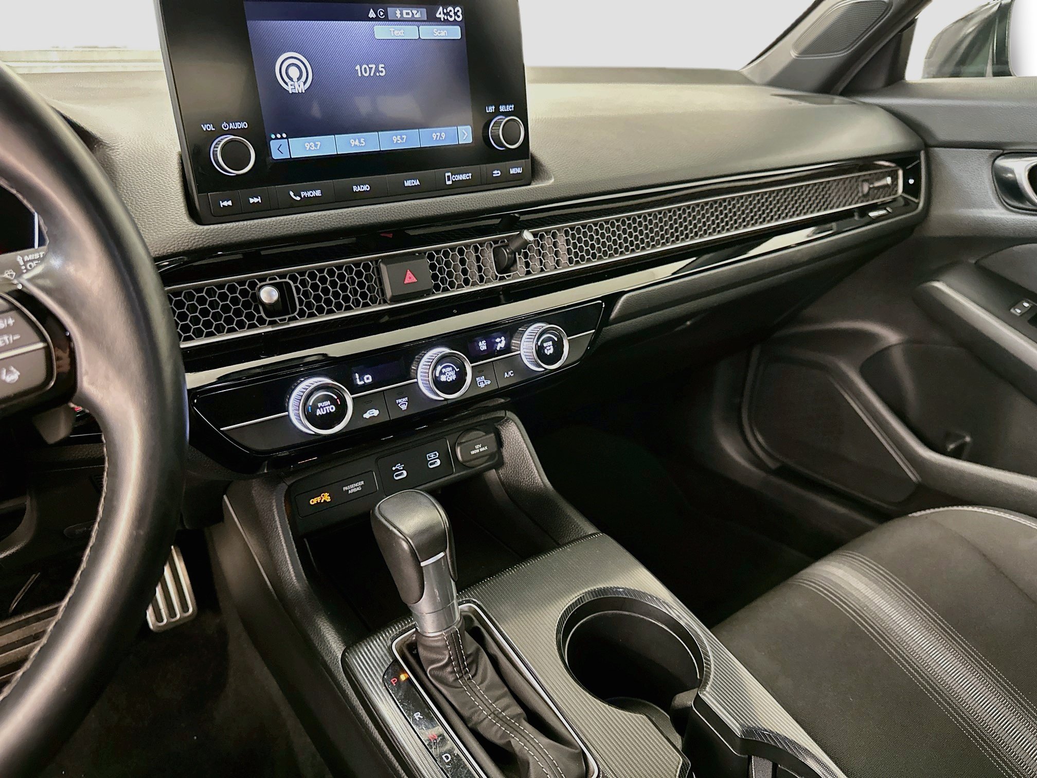 Used 2025 Honda Civic Sport image 25