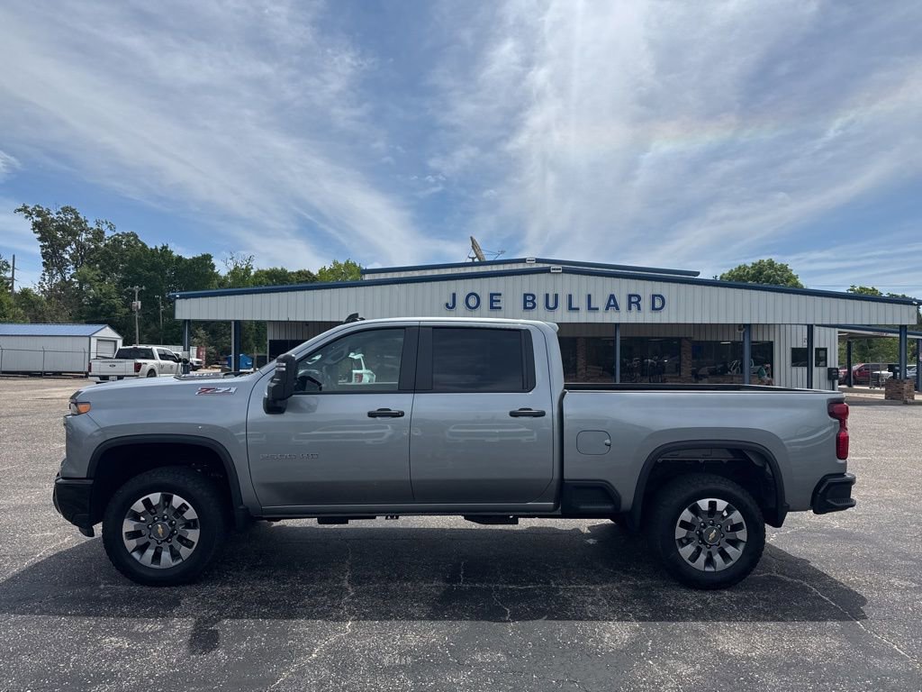 Used 2024 Chevrolet Silverado 2500 Custom w/ Custom Value Package AWD/4WD image 4