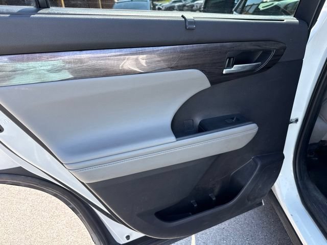 Used 2021 Toyota Highlander Platinum AWD/4WD image 18