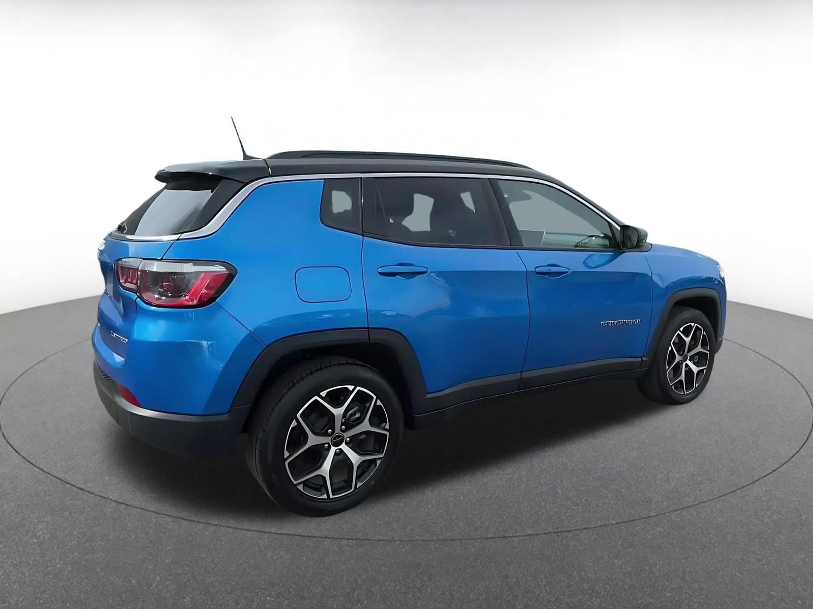 Used 2025 Jeep Compass Limited image 15