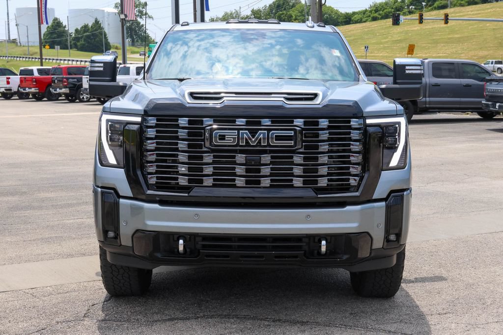 Used 2025 GMC Sierra 2500 Denali Ultimate AWD/4WD image 2