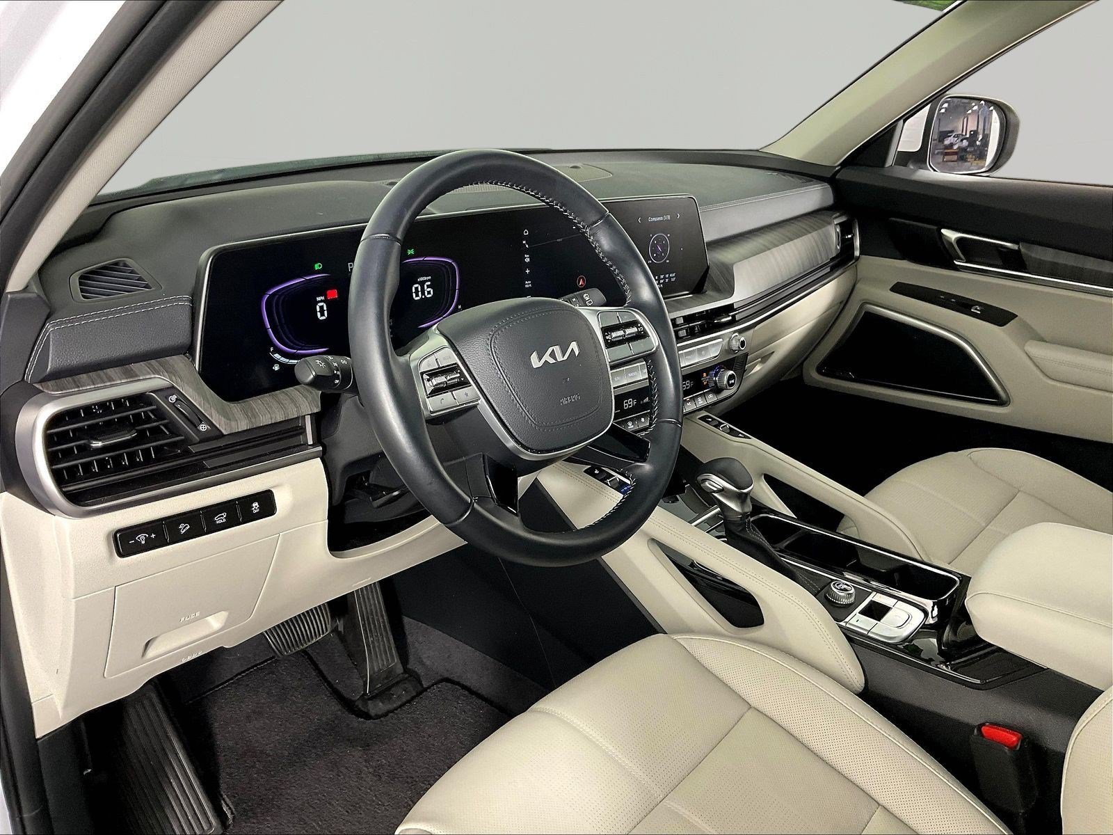 Used 2025 Kia Telluride EX FWD image 17