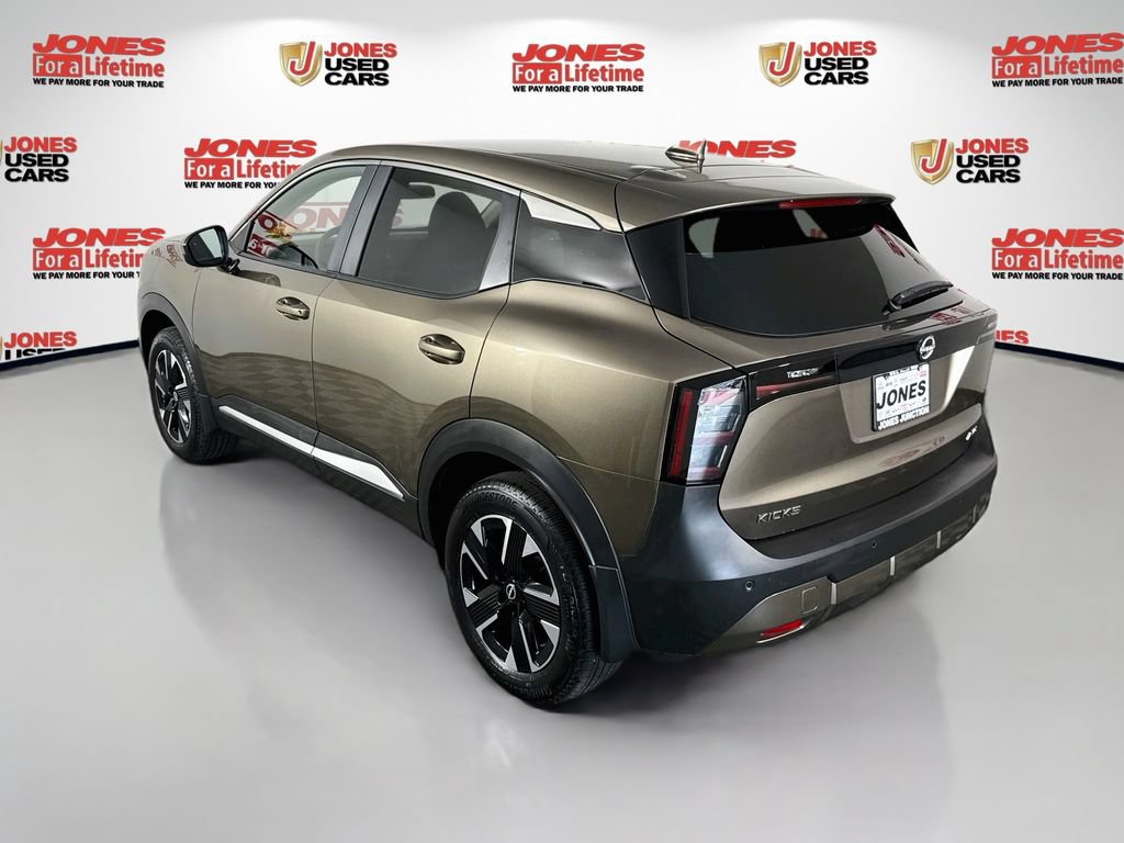 Used 2025 Nissan Kicks SV AWD/4WD image 2