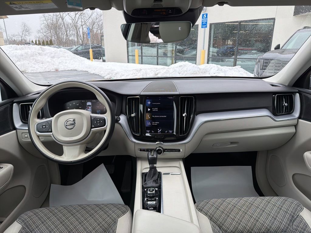 Used 2021 Volvo XC60 T5 Momentum image 24