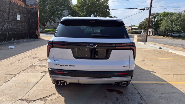 New 2027 Chevrolet Traverse Z71 w/ Enhanced Driving Package AWD/4WD image 6