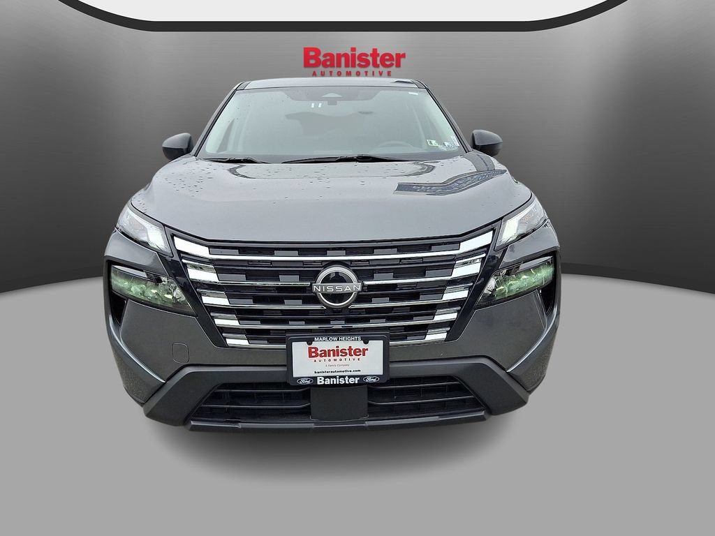 Used 2024 Nissan Rogue S AWD/4WD image 2