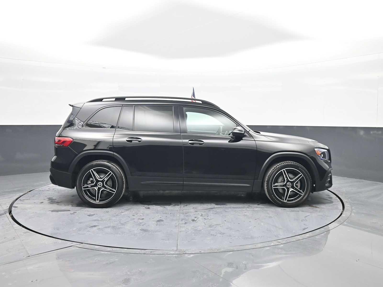 Used 2022 Mercedes-Benz GLB 250 4MATIC image 9