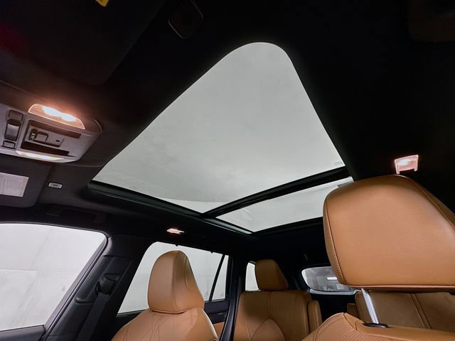 Used 2025 Toyota Highlander Platinum image 28