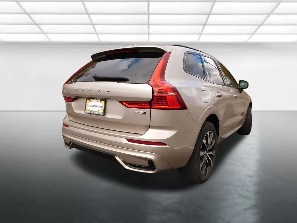 Used 2024 Volvo XC60 B5 Plus image 5