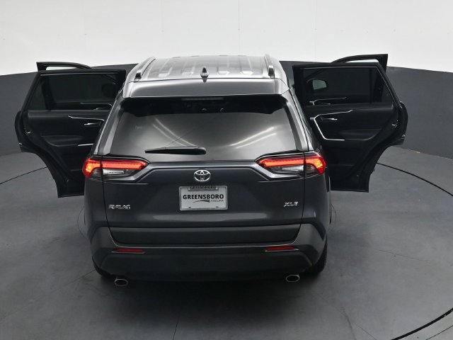 Used 2025 Toyota RAV4 XLE FWD image 39