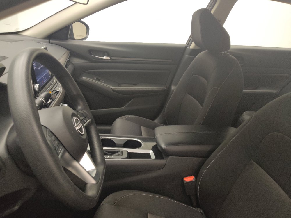 Used 2024 Nissan Altima 2.5 SV FWD image 17