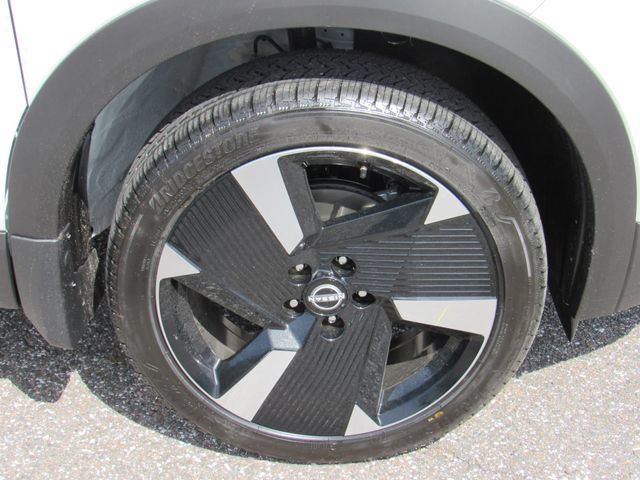 New 2026 Nissan Kicks SR w/ Cold Weather Package FWD image 10