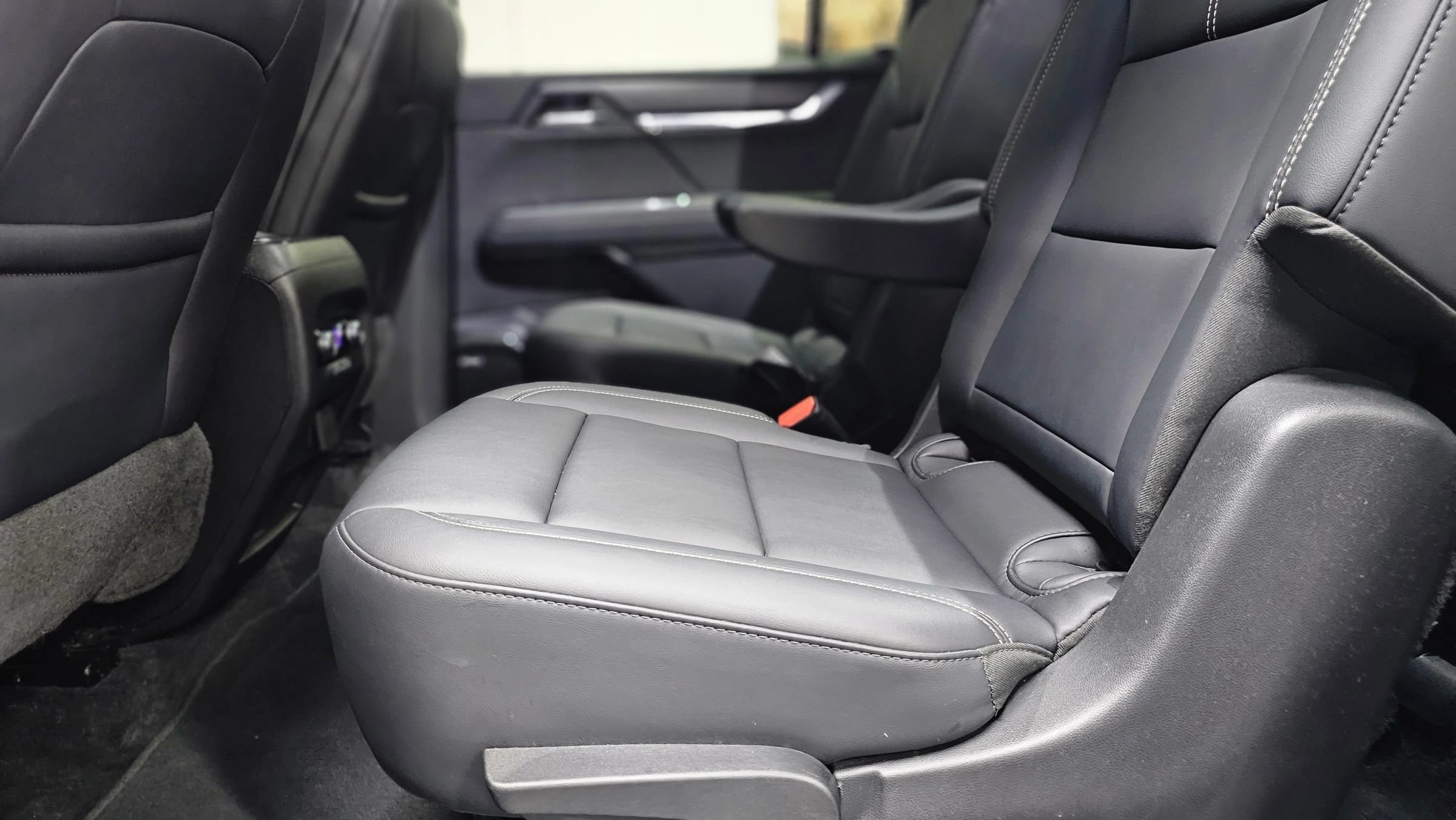 Used 2024 GMC Acadia Elevation FWD image 37