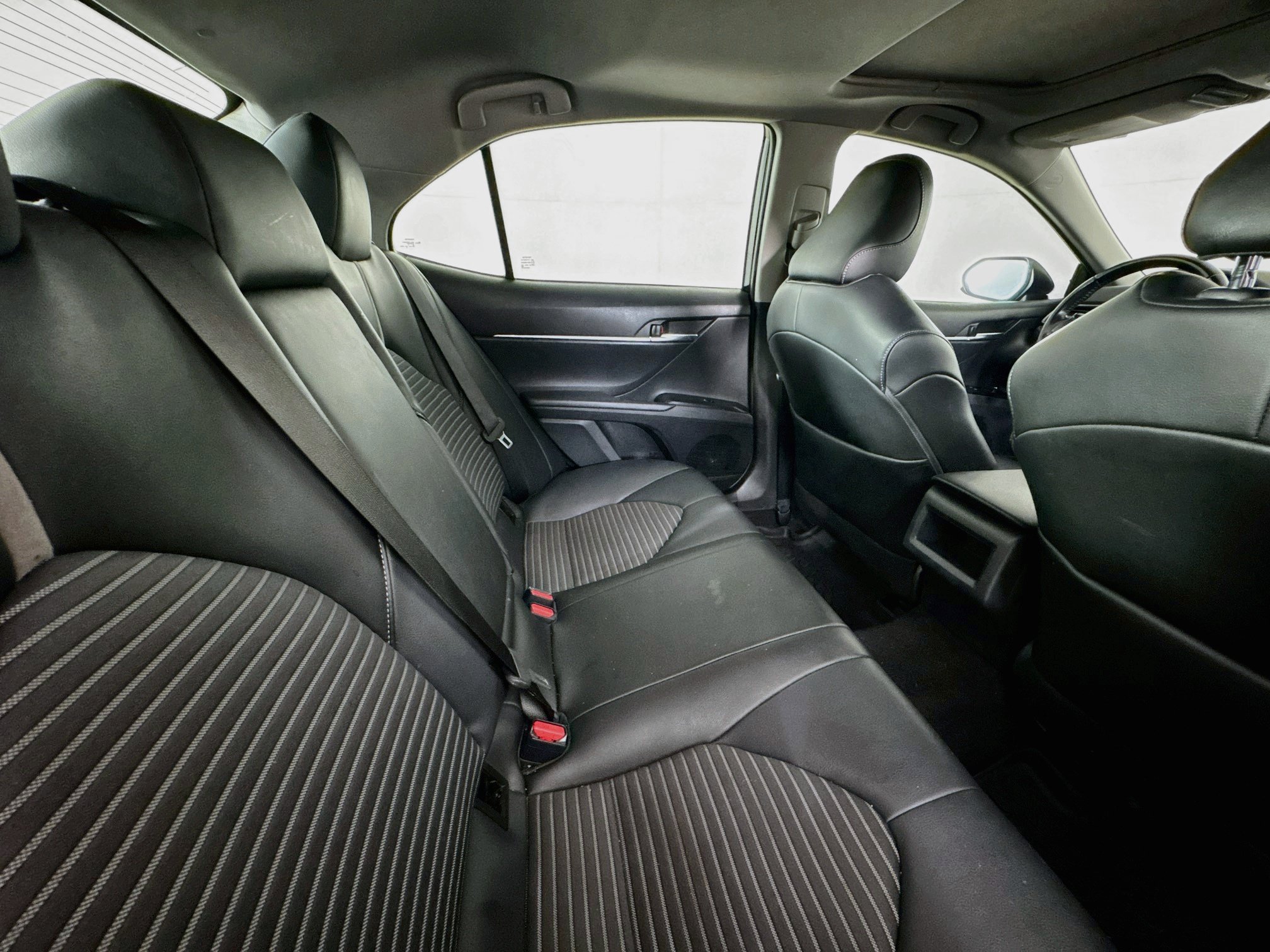 Used 2020 Toyota Camry SE FWD image 24