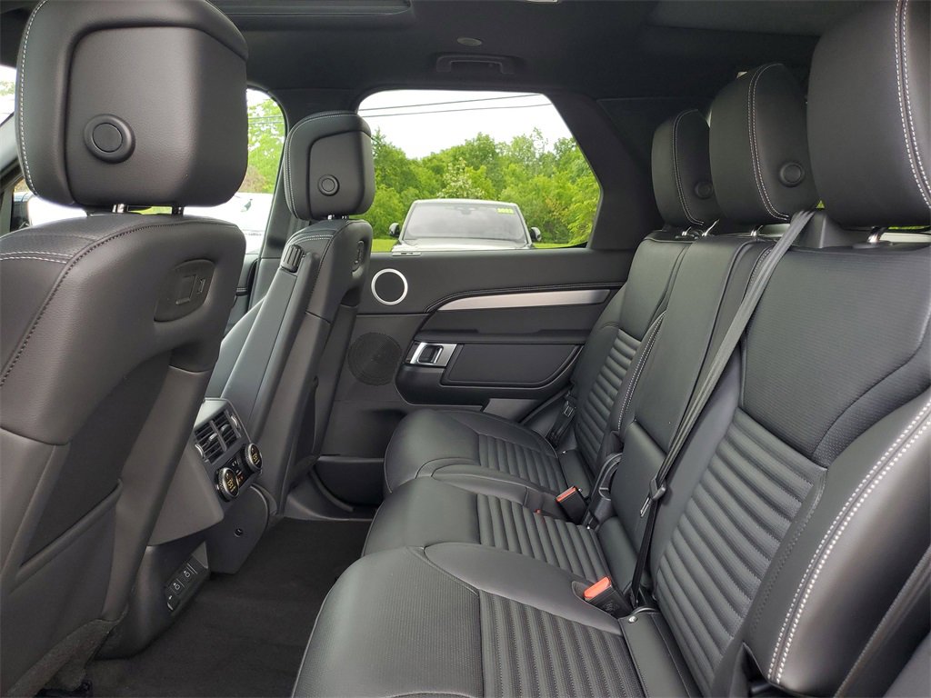 New 2025 Land Rover Discovery Dynamic SE image 30