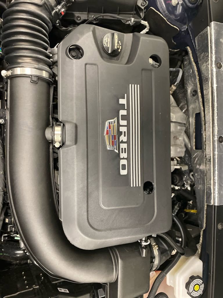 Used 2025 Cadillac XT4 Premium Luxury image 4