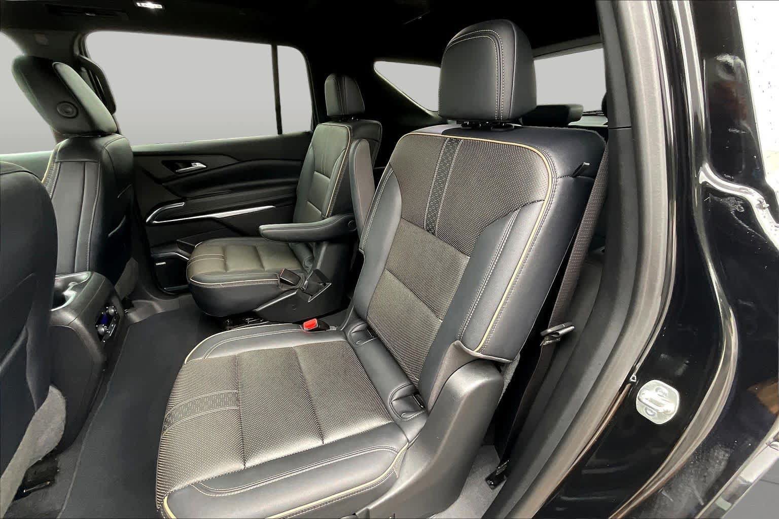 Used 2025 Chevrolet Traverse High Country w/ LPO, Floor Liner Package FWD image 39