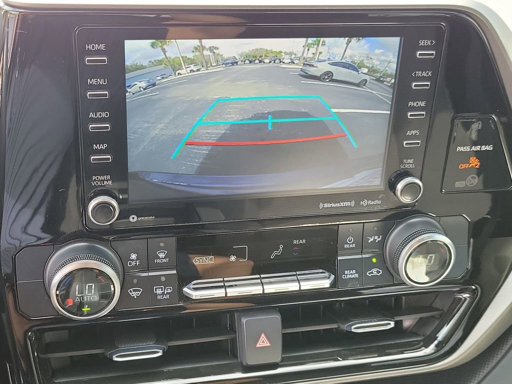 Used 2021 Toyota Highlander LE image 36