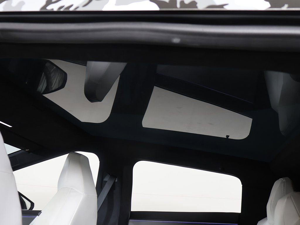 Used 2024 Tesla Cybertruck AWD Crew Cab image 19