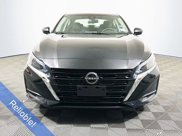 Used 2024 Nissan Altima 2.5 SV FWD image 3