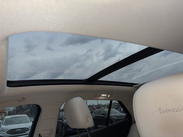 Used 2022 Buick Envision Avenir w/ Technology Package II image 36