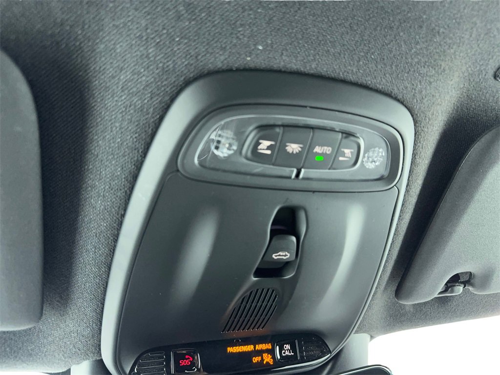 Used 2019 Volvo XC40 T5 R-Design image 34