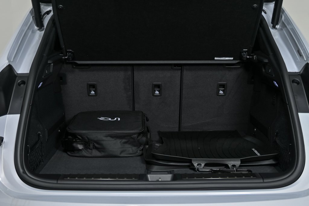 New 2025 Porsche Macan 4 Electric image 31