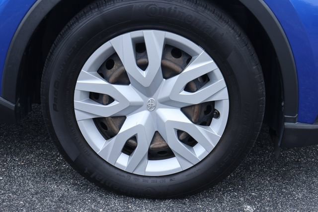 Used 2020 Toyota C-HR LE image 11