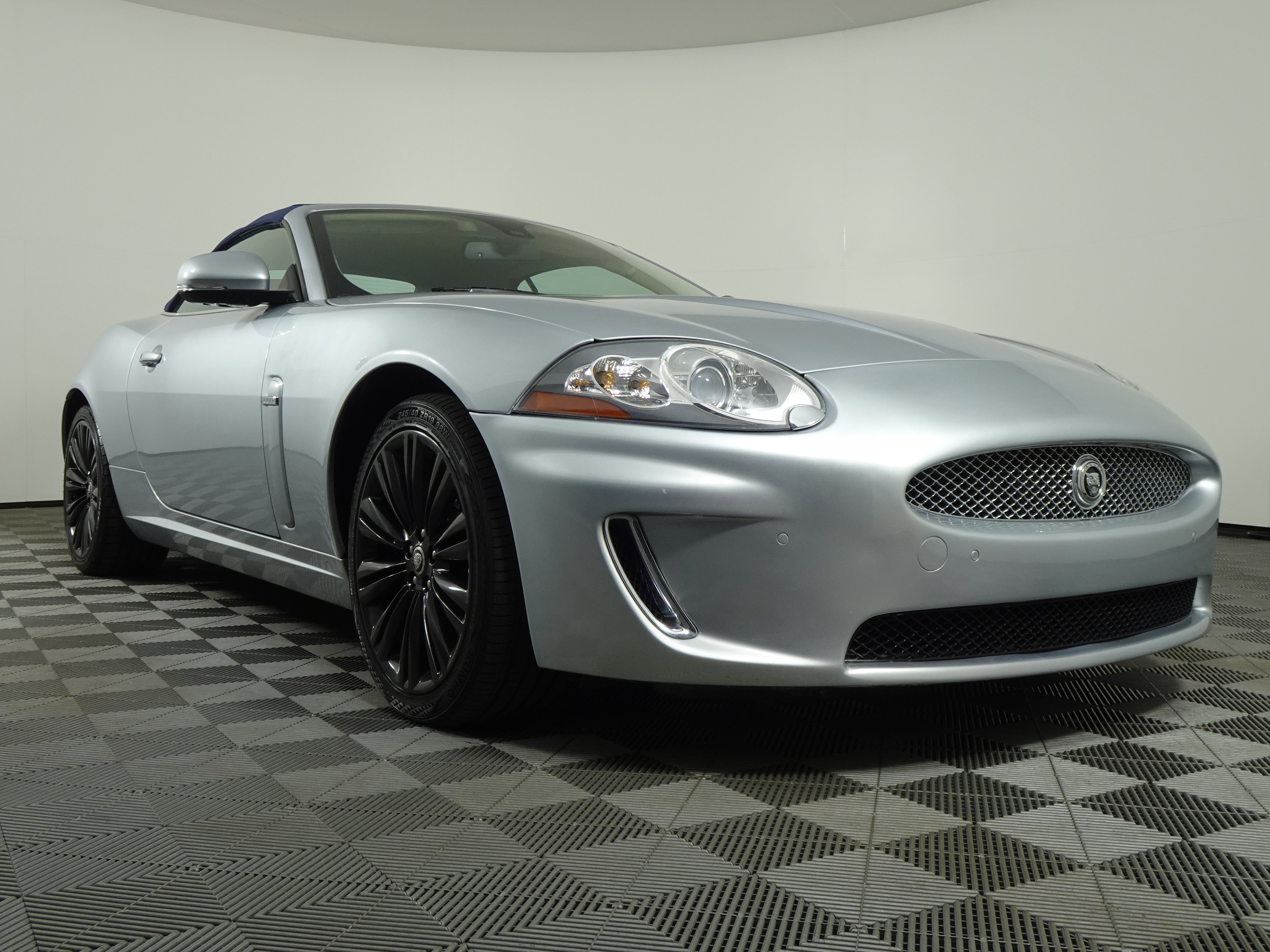 Used 2010 Jaguar XK Convertible image 39