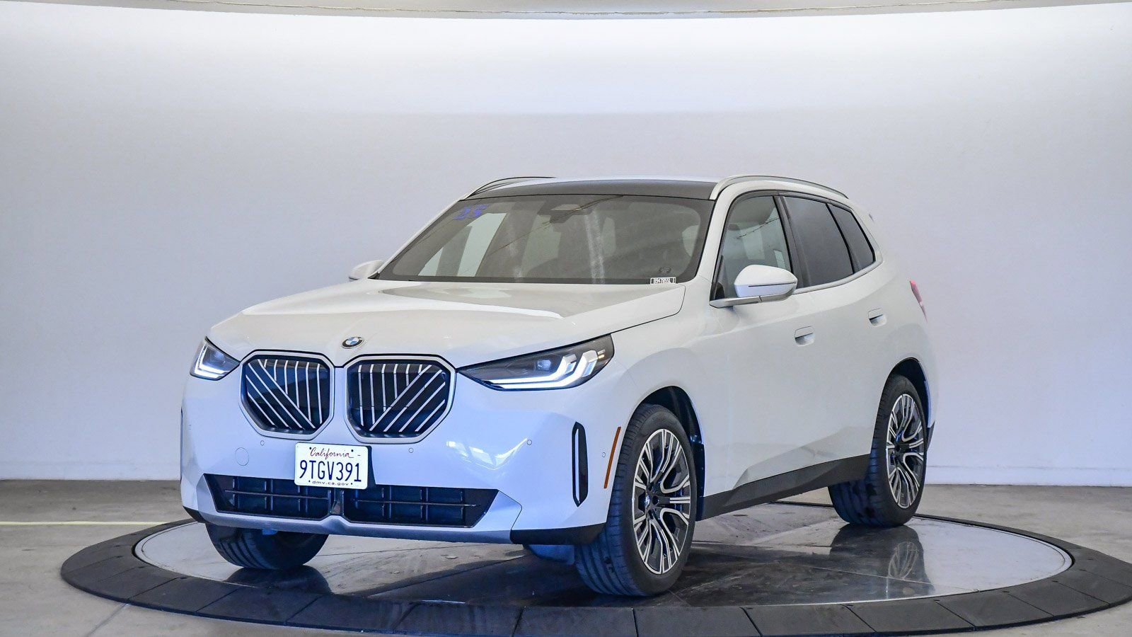 Used 2025 BMW X3 xDrive30i w/ Convenience Package image 1