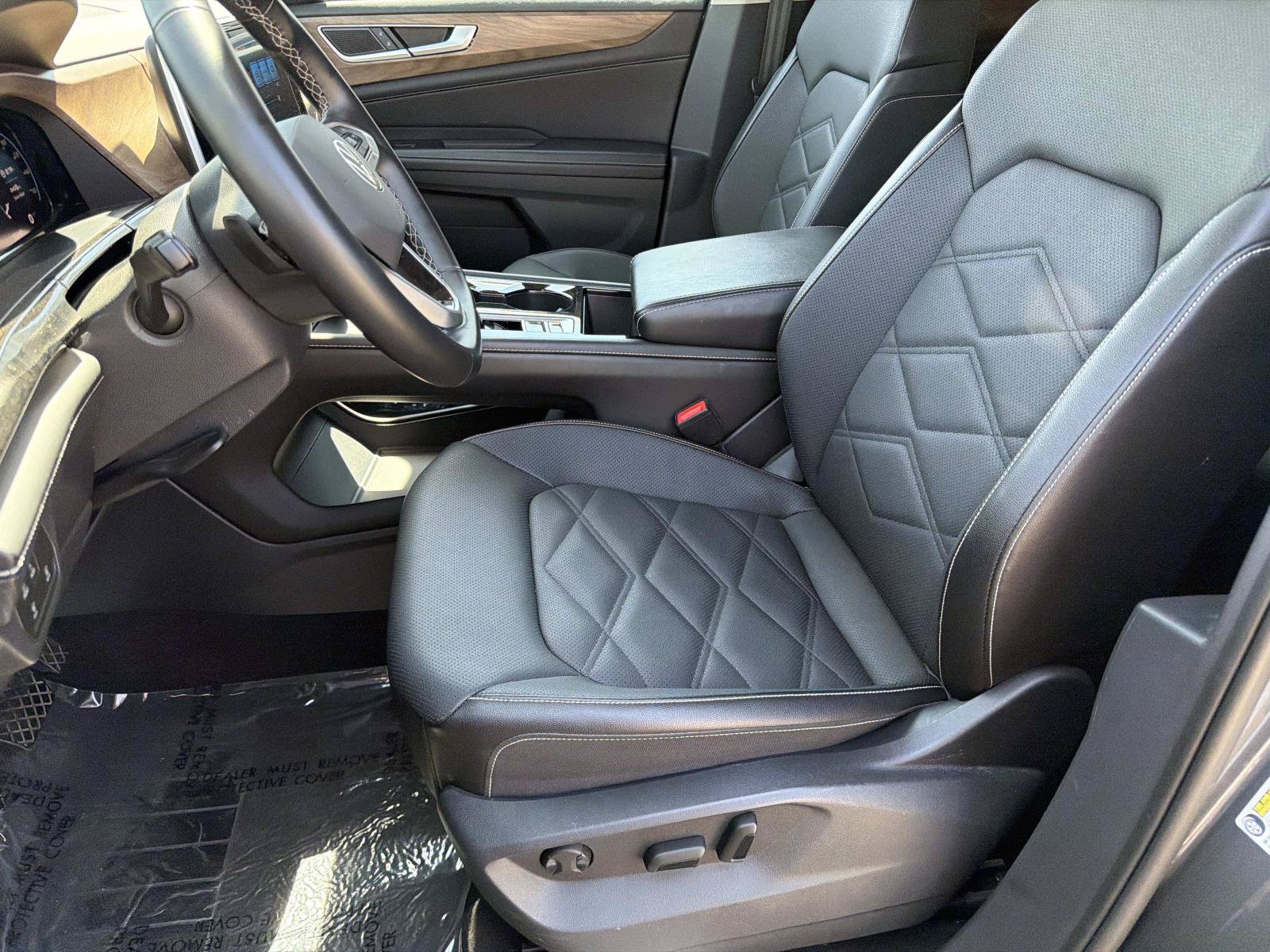 Used 2025 Volkswagen Atlas SE FWD image 18