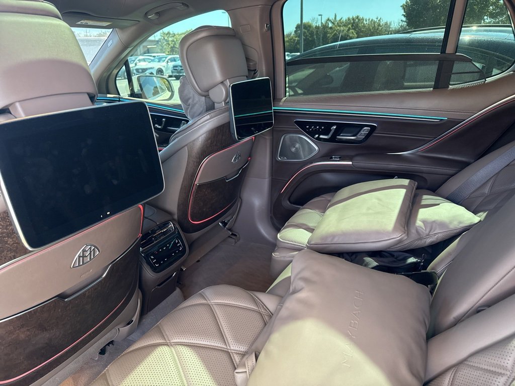 Used 2024 Mercedes-Benz Maybach EQS 680 4MATIC image 7