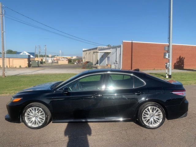Used 2019 Toyota Camry XLE w/ Navigation Package FWD image 3