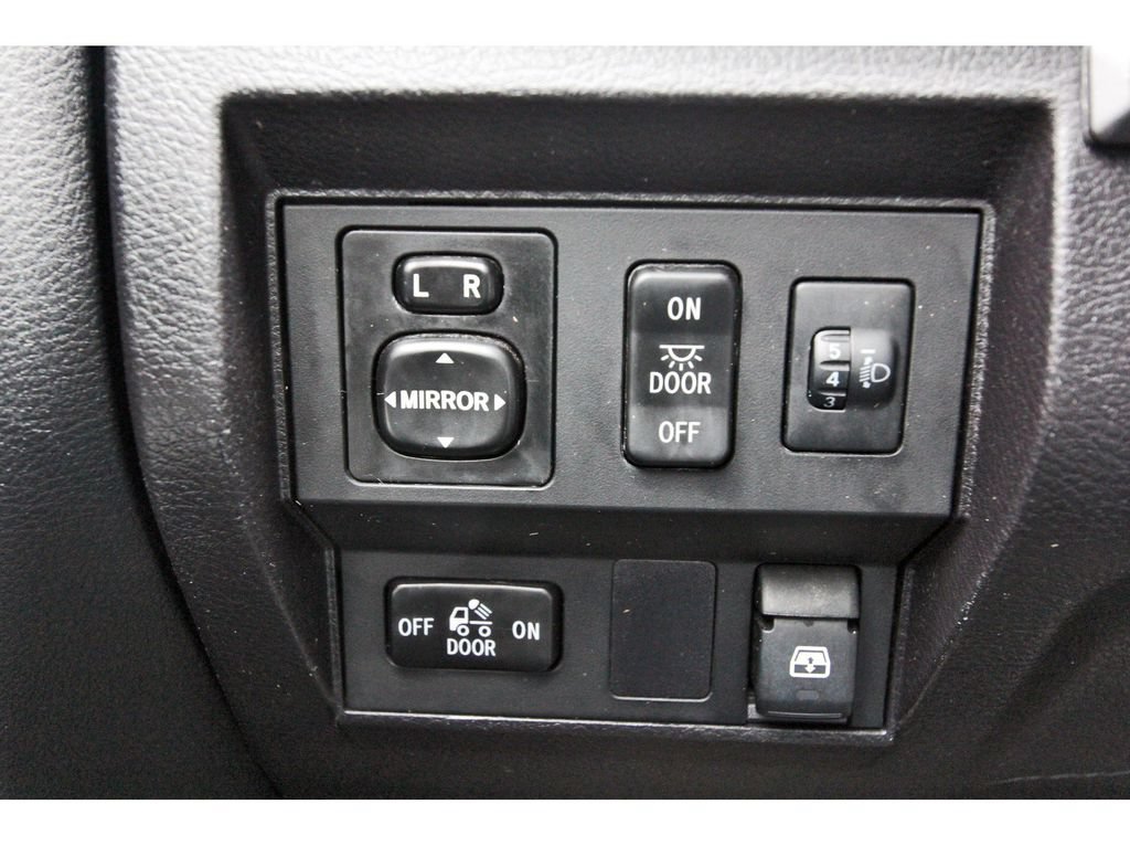 Used 2015 Toyota Tundra SR5 w/ SR5 Upgrade Package AWD/4WD image 20
