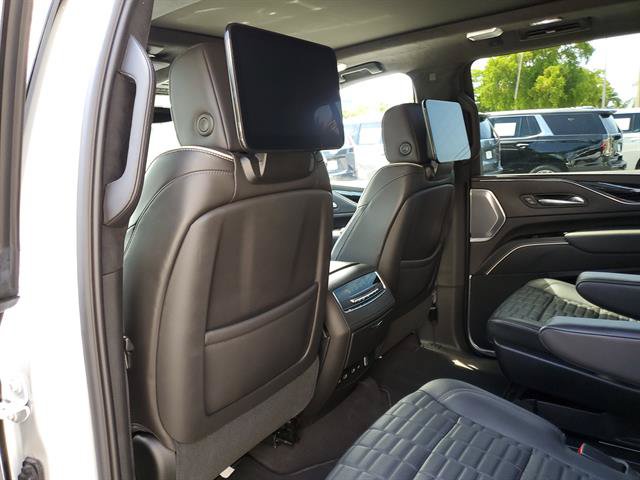 Certified 2023 Cadillac Escalade ESV V AWD/4WD image 16