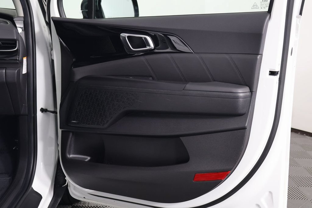Used 2025 Kia Carnival SX Prestige FWD image 14
