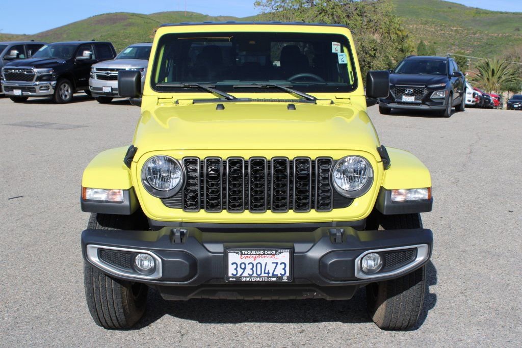 Used 2024 Jeep Gladiator Sport image 2