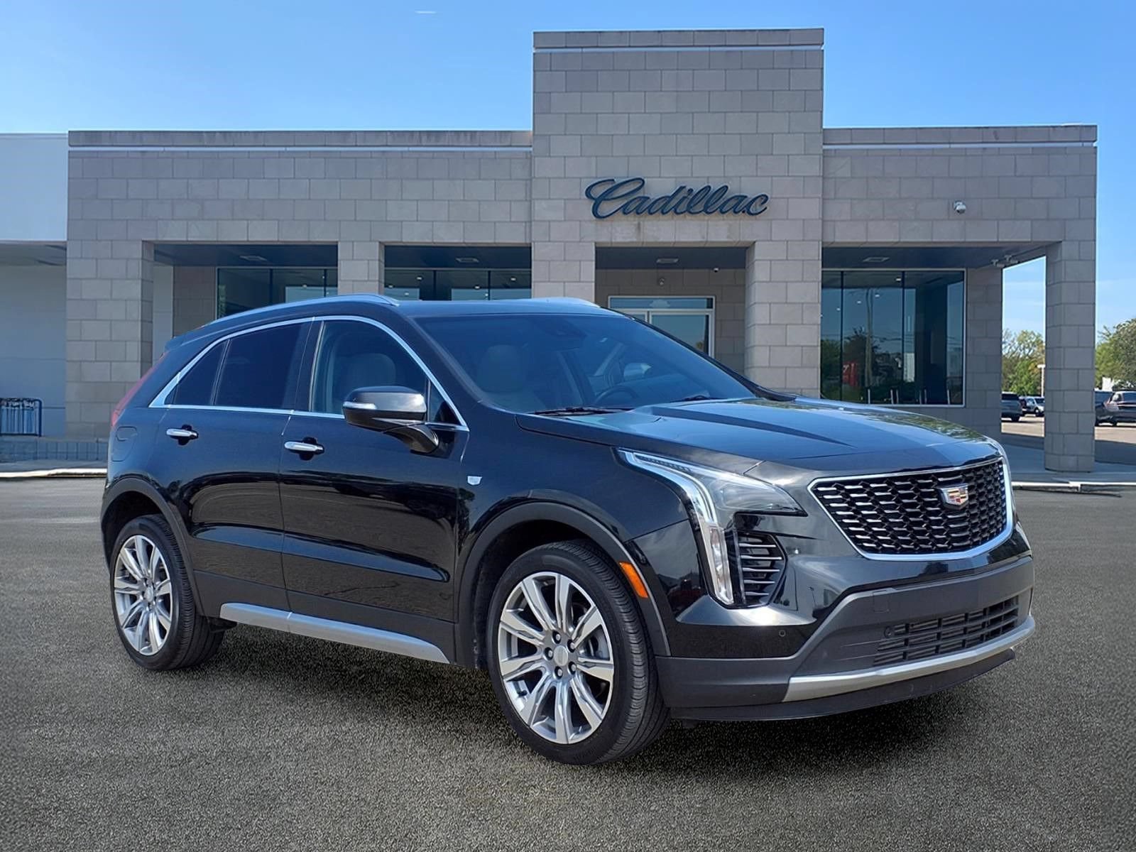 Certified 2023 Cadillac XT4 Premium Luxury w/ Cold Weather Package AWD/4WD image 3