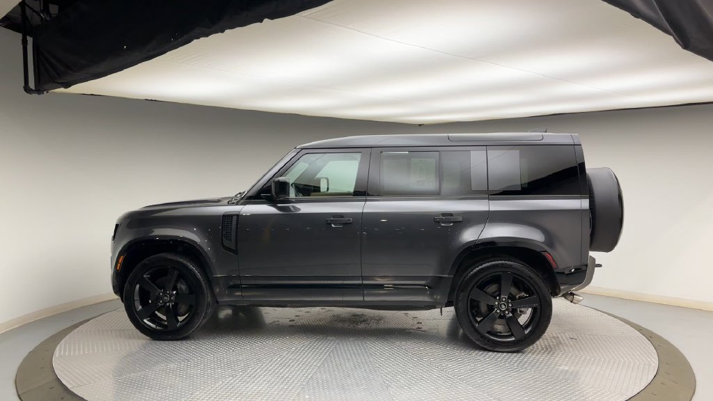 Used 2025 Land Rover Defender 110 X-Dynamic SE AWD/4WD image 5