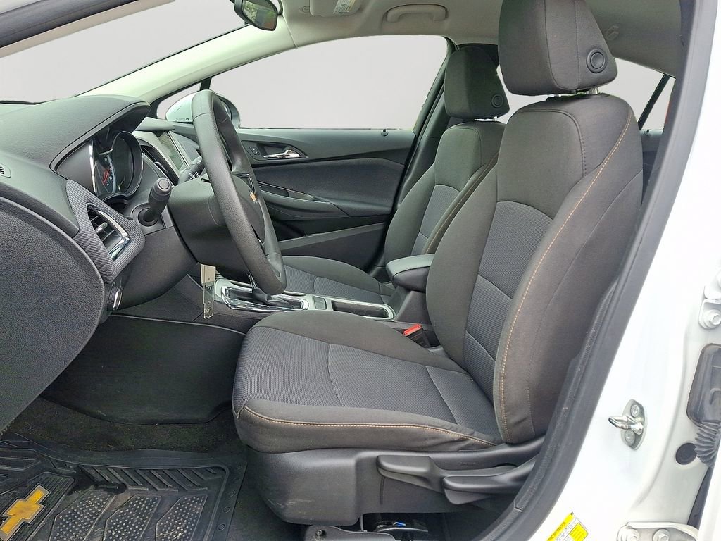 Used 2018 Chevrolet Cruze LS image 13