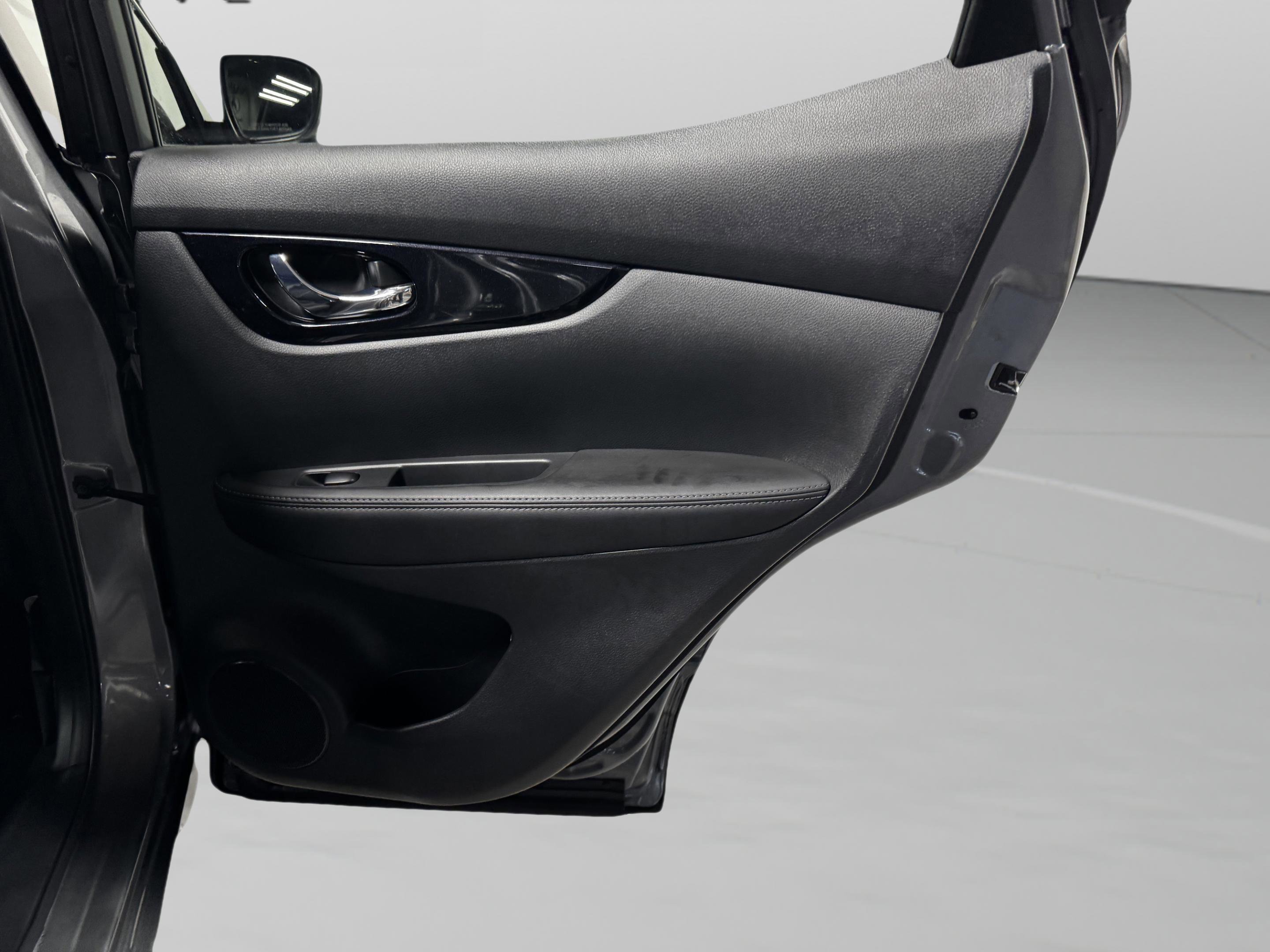 Used 2018 Nissan Rogue Sport SL w/ SL Premium Package image 37