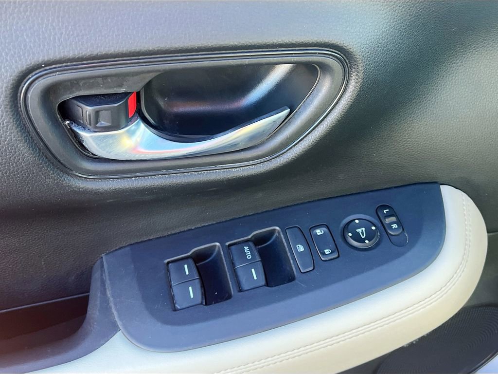 Used 2023 Honda HR-V LX image 18