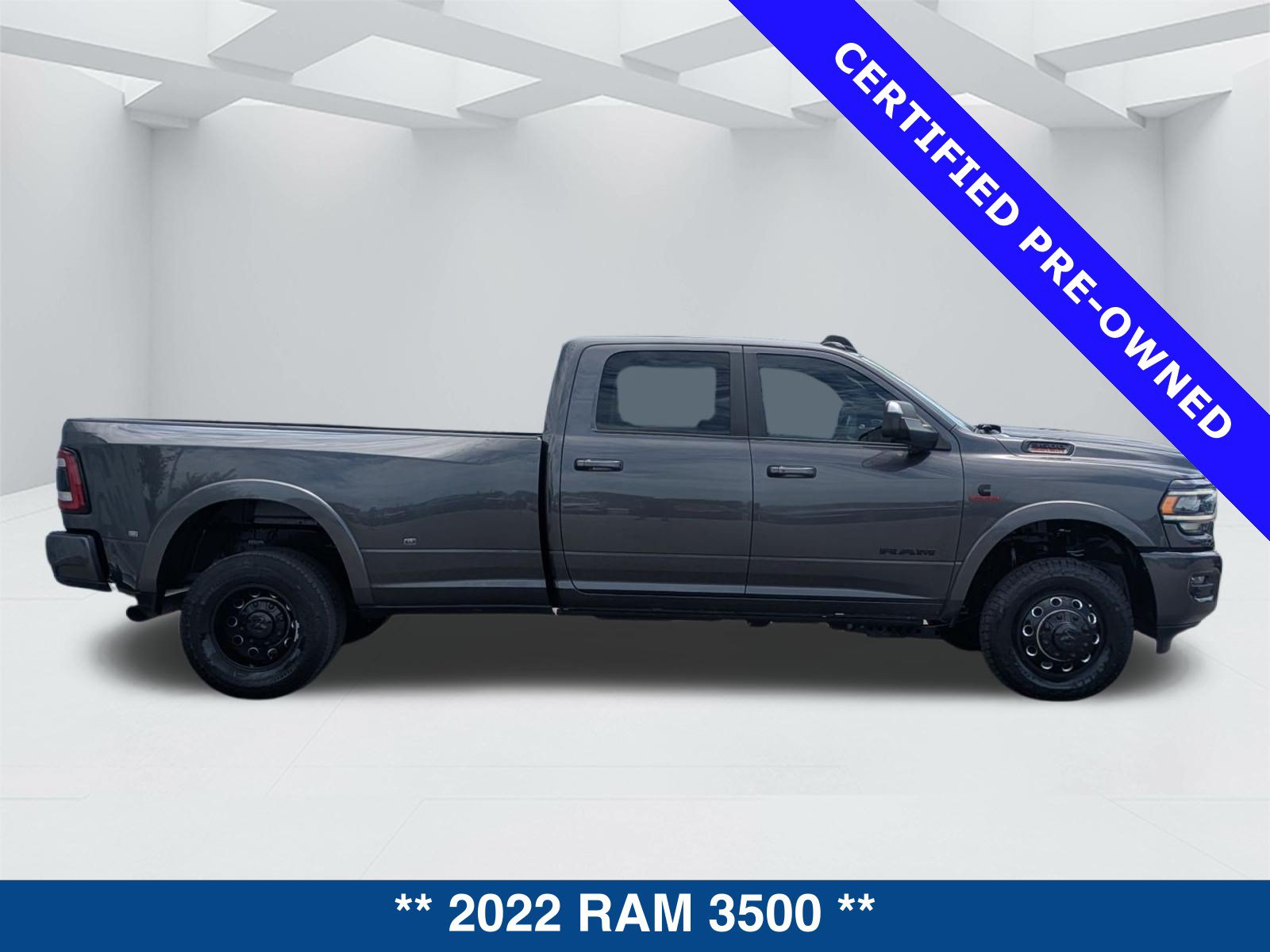 Used 2022 RAM 3500 Laramie w/ Night Edition AWD/4WD image 4