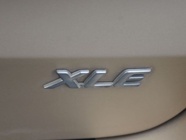 Used 2011 Toyota Sienna XLE w/ XLE Navigation Pkg FWD image 17