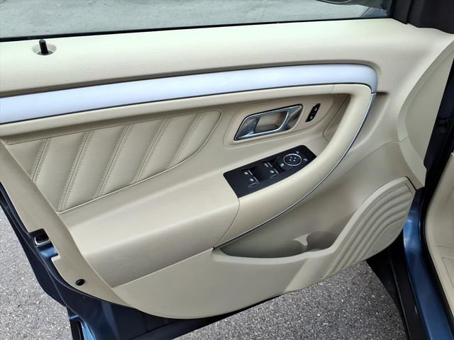 Used 2018 Ford Taurus SE image 16