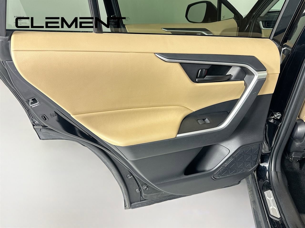 Used 2024 Toyota RAV4 LE image 29