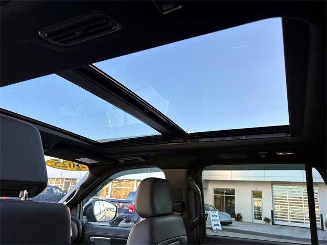 Used 2025 Ford Expedition Tremor image 12